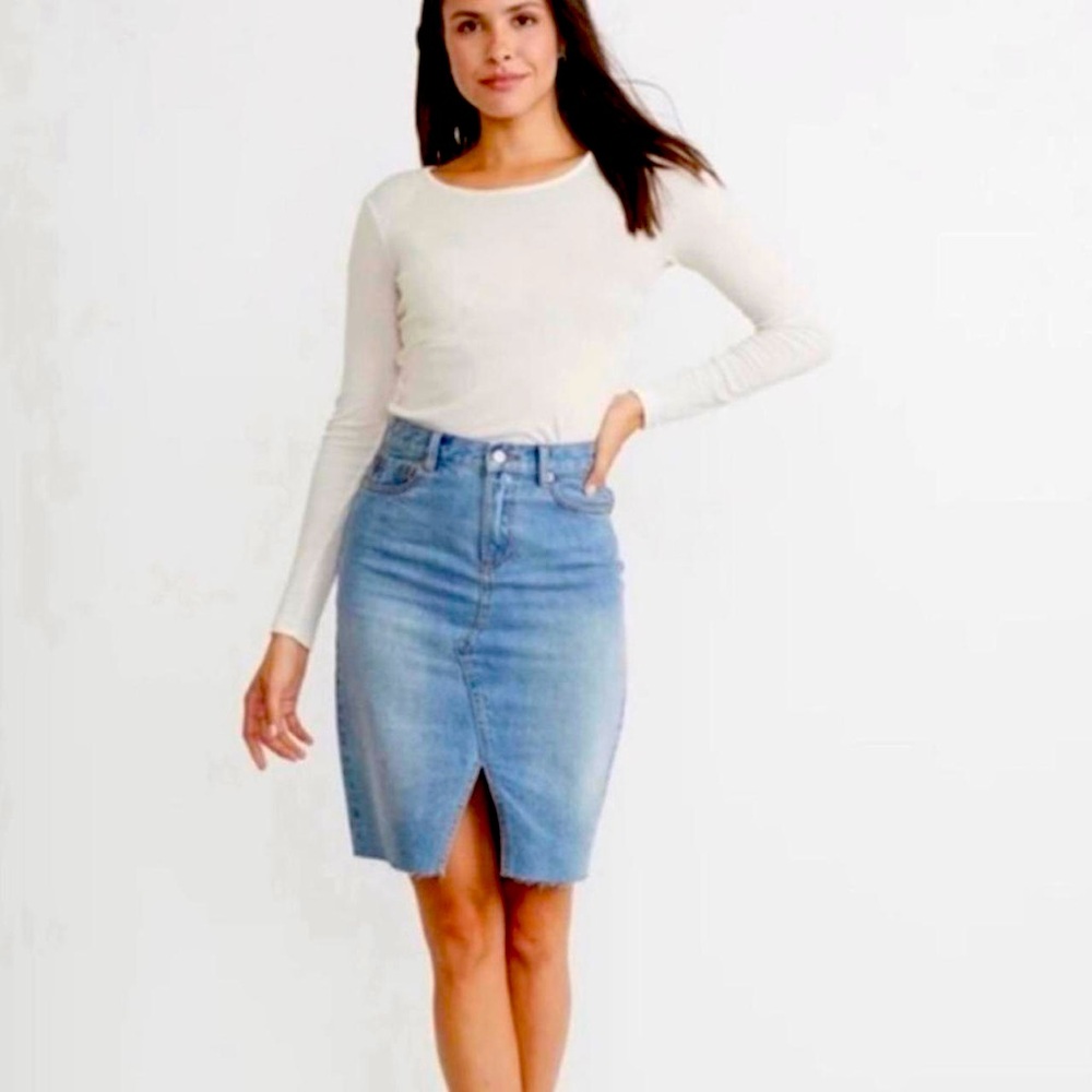 Marine layer Celine denim blue skirt. Midi / mid thigh / pencil length.